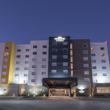 Microtel Inn & Suites By Wyndham Irapuato Extérieur photo