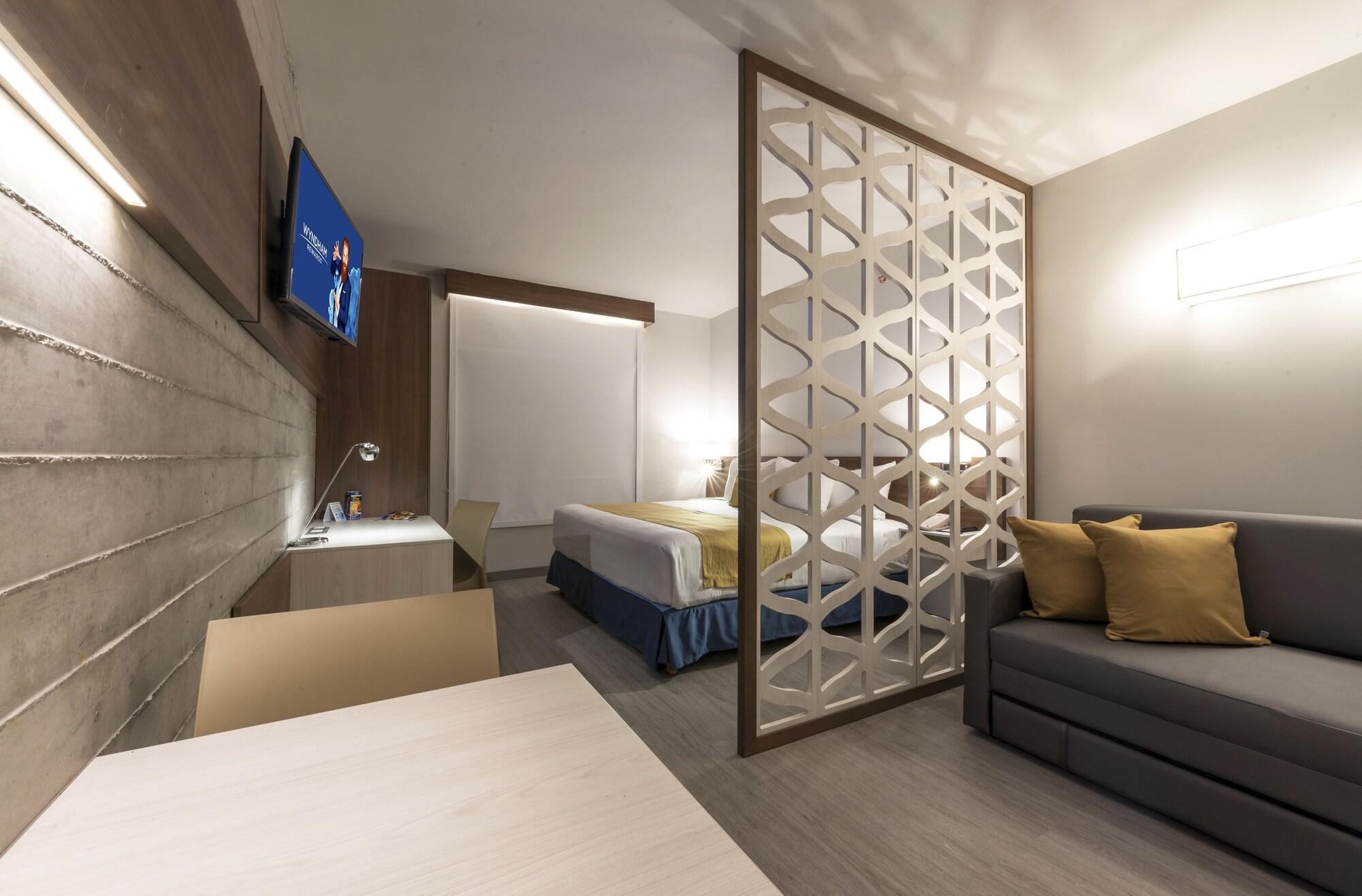 Microtel Inn & Suites By Wyndham Irapuato Extérieur photo
