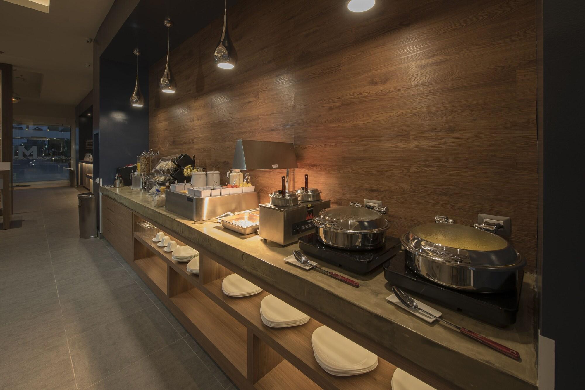 Microtel Inn & Suites By Wyndham Irapuato Extérieur photo