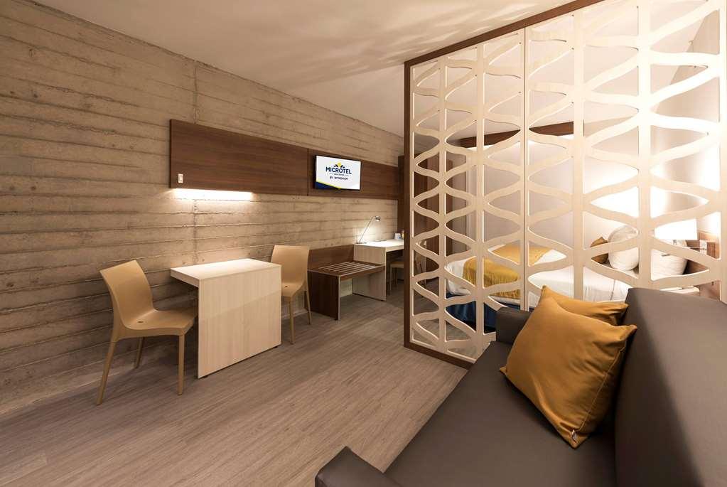 Microtel Inn & Suites By Wyndham Irapuato Chambre photo