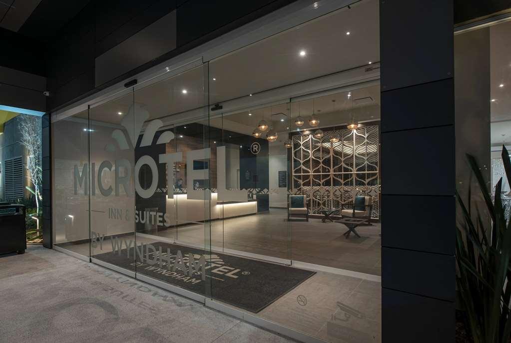Microtel Inn & Suites By Wyndham Irapuato Extérieur photo