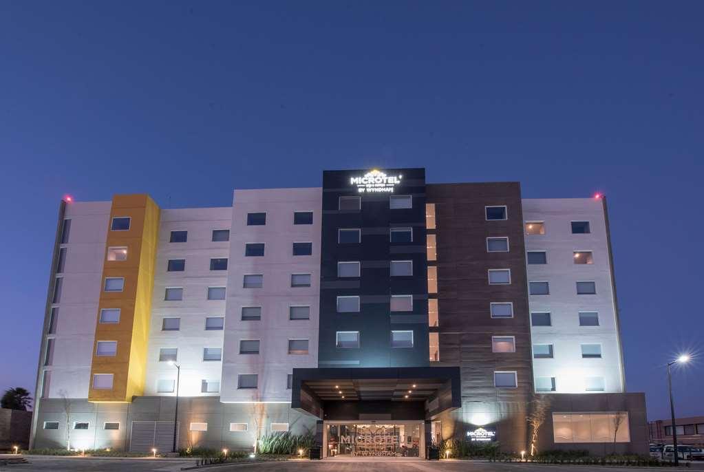 Microtel Inn & Suites By Wyndham Irapuato Extérieur photo