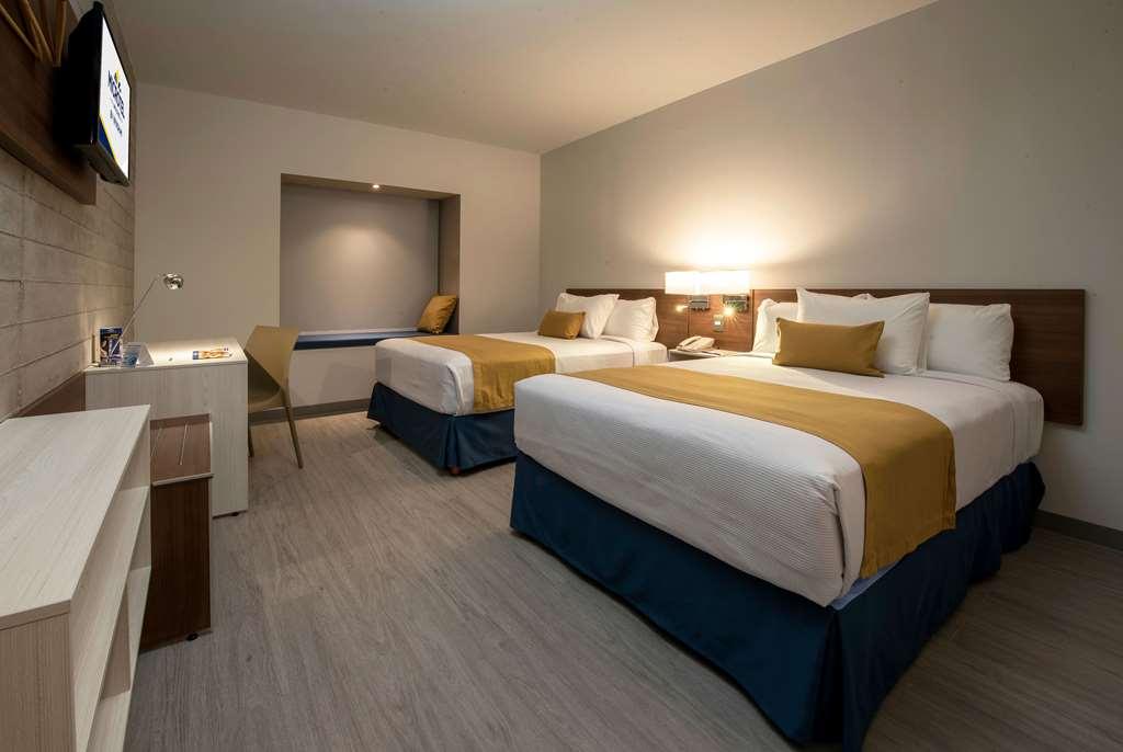 Microtel Inn & Suites By Wyndham Irapuato Chambre photo