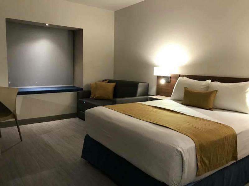Microtel Inn & Suites By Wyndham Irapuato Extérieur photo