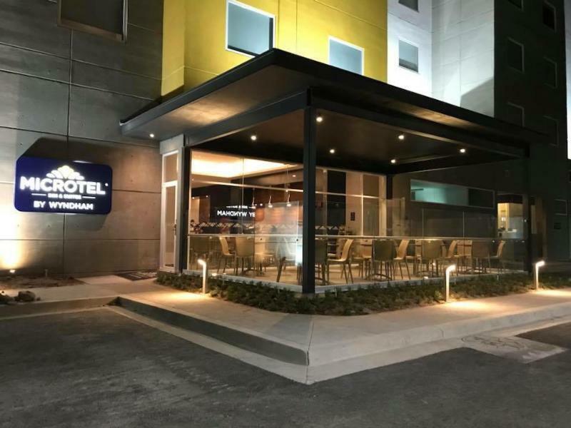 Microtel Inn & Suites By Wyndham Irapuato Extérieur photo