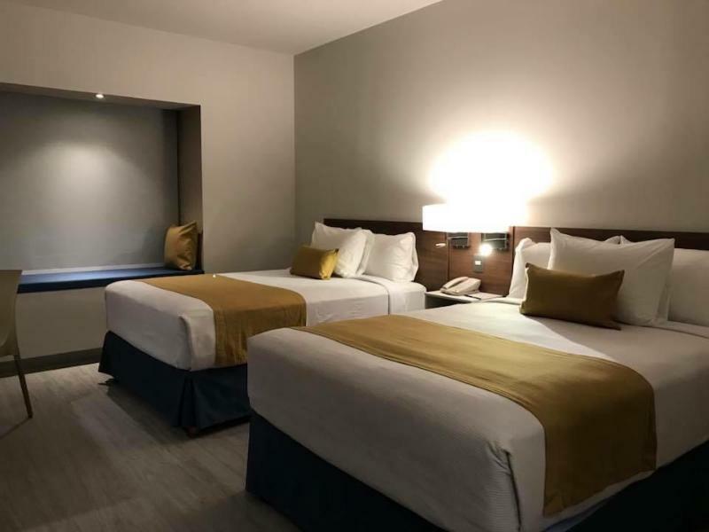 Microtel Inn & Suites By Wyndham Irapuato Extérieur photo