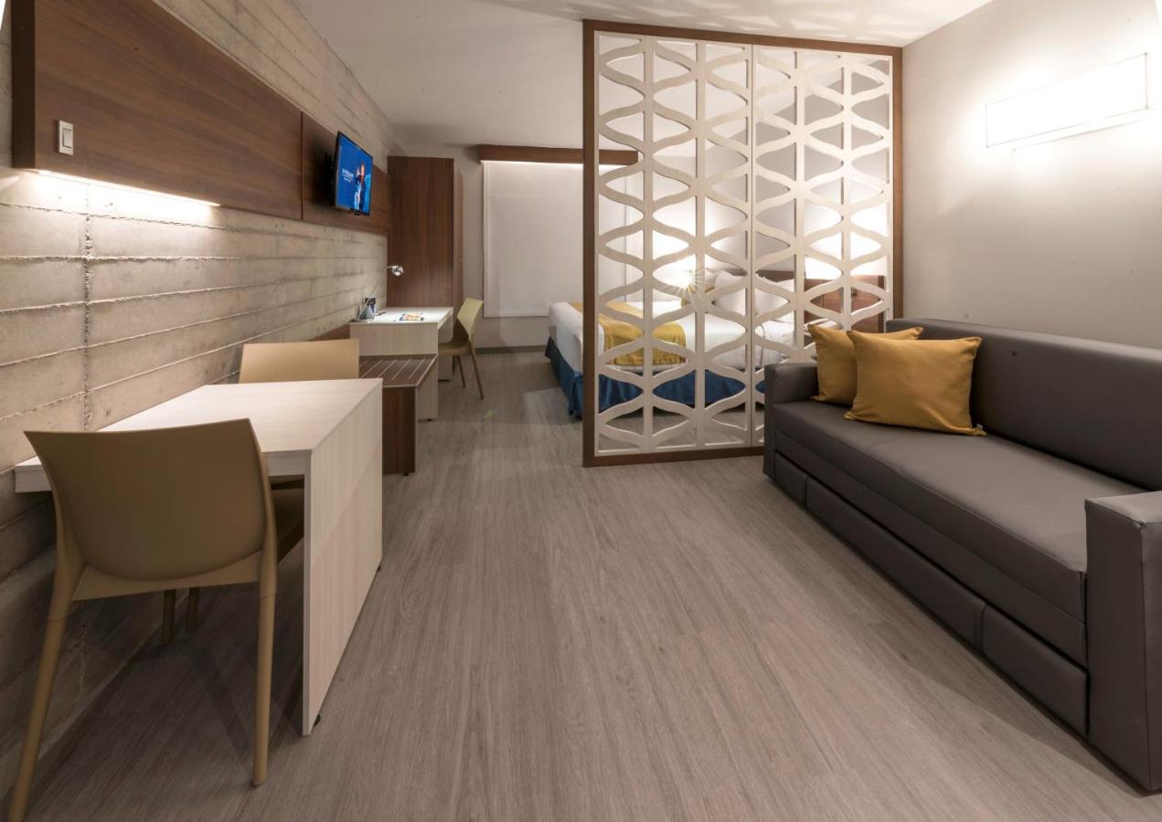 Microtel Inn & Suites By Wyndham Irapuato Extérieur photo