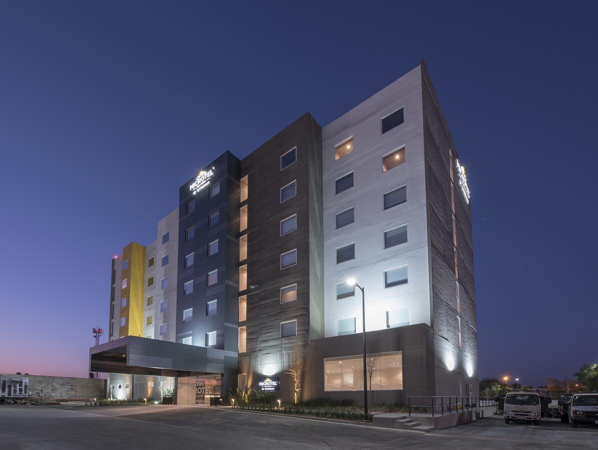 Microtel Inn & Suites By Wyndham Irapuato Extérieur photo