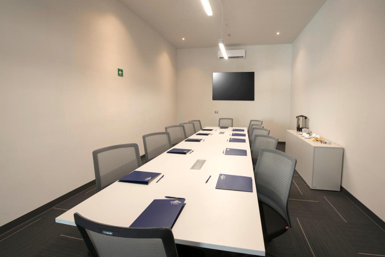 Microtel Inn & Suites By Wyndham Irapuato Extérieur photo